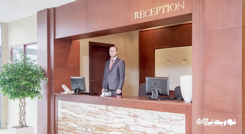 میز پذیرش هتل بلک مونت