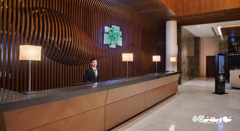 میز پذیرش هتل هالیدی این باکو