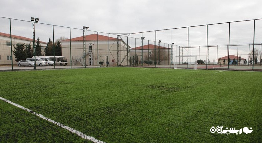 زمین فوتبال هتل کرسنت بیچ