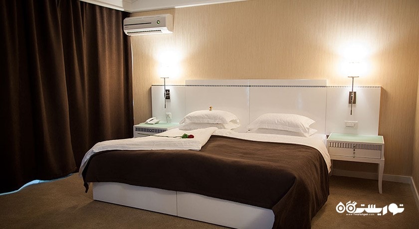 نمای تخت بزرگ اتاق سوپریور
