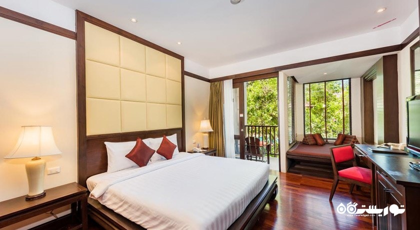 نمای تخت بزرگ اتاق گرند دلوکس