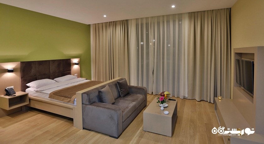  اتاق استودیو با چشم انداز شهر