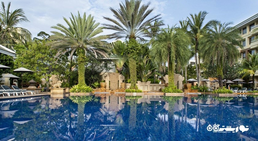 استخر روباز هتل هالیدی این ریزورت