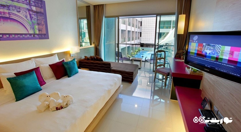 اتاق دلوکس با چشم انداز استخر