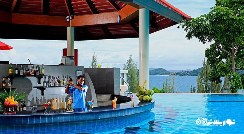 نمای بار کنار استخر سوئیم آپ
