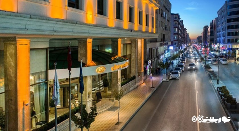 درب ورودی هتل الیت ورلد وان