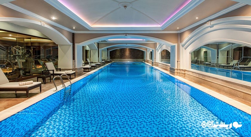 استخر سرپوشیده هتل الیت ورلد وان