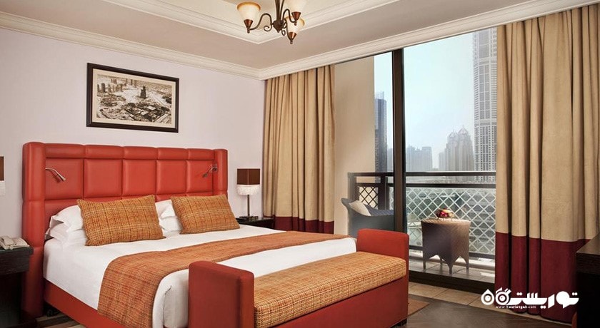 تخت بزرگ آپارتمان کلاسیک یک خوابه