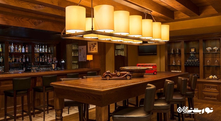 نمایی از رستوران و بار چارلی