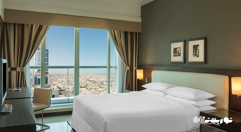 نمای تخت بزرگ آپارتمان دوخوابه