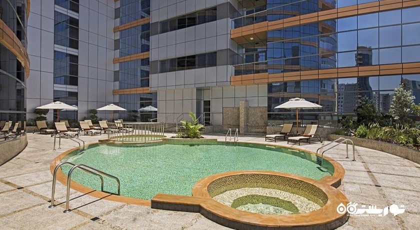 استخر روباز هتل دابل تری بای هیلتون البرشا