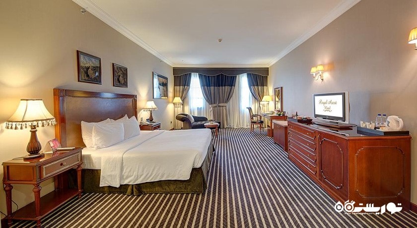 نمای تخت بزرگ اتاق پرمیر دلوکس