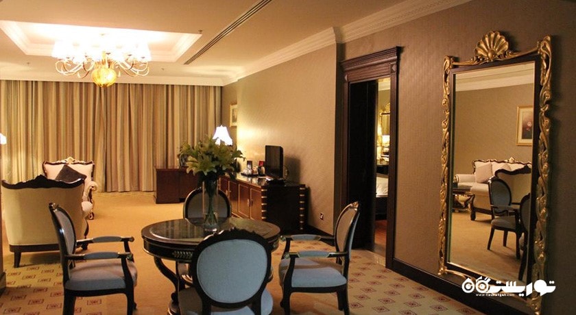 محوطه نشیمن سوئیت سه خوابه