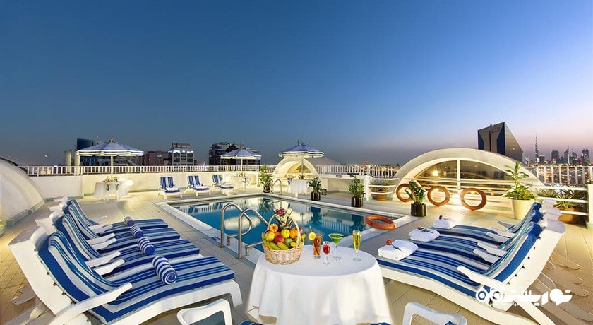 استخر روباز هتل الخلیج پلس