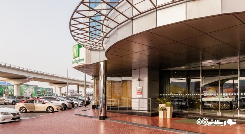 درب ورودی هتل هالیدی این البرشا