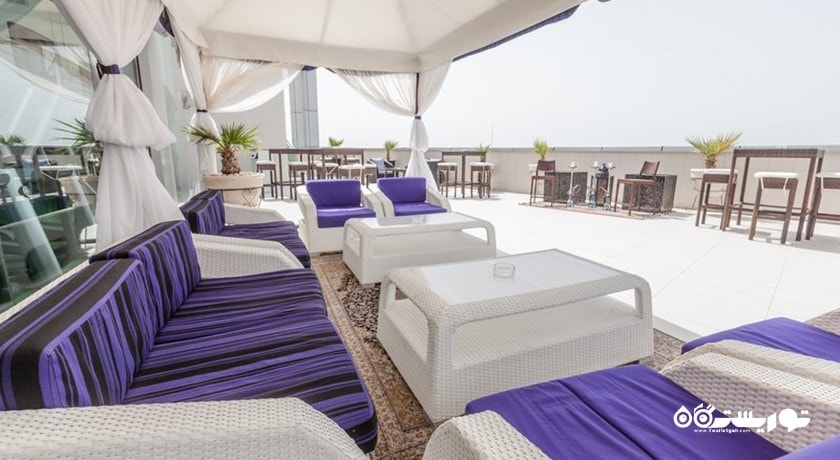 زنیا تراس هتل هالیدی این البرشا