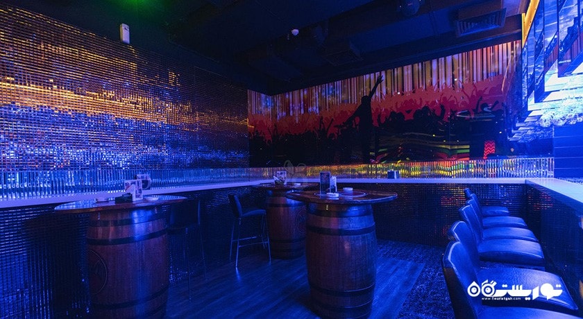 نمایی از بی فیفتی تو دیسکو تک