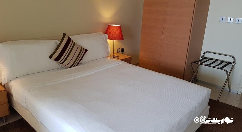 تخت بزرگ آپارتمان یک خوابه پرمیر