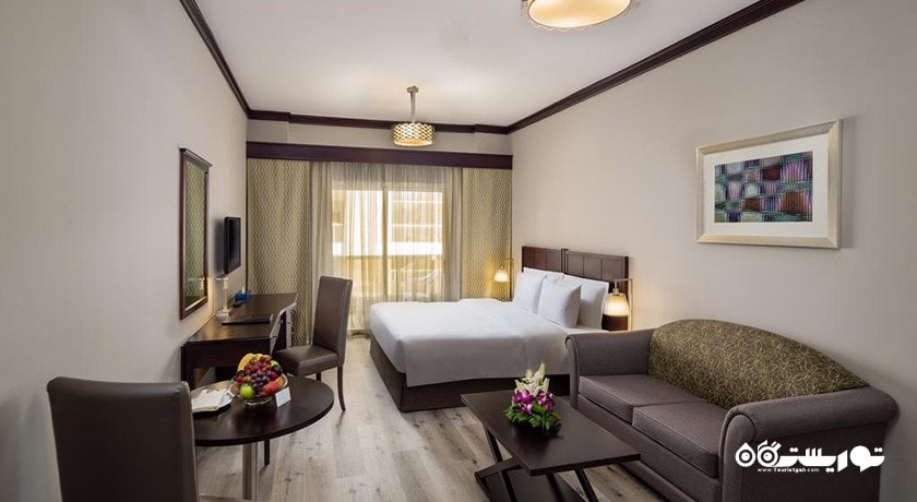 نمای تخت بزرگ اتاق استودیو