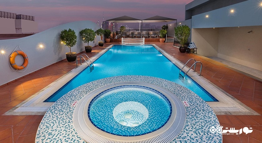 استخر روباز هتل آپارتمان ساووی کرست اکسکلوسیو