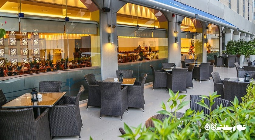 محوطه فضای باز جی فایو کافه