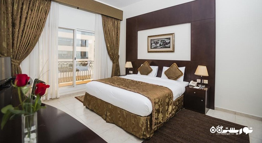 نمای تخت بزرگ استودیو دلوکس