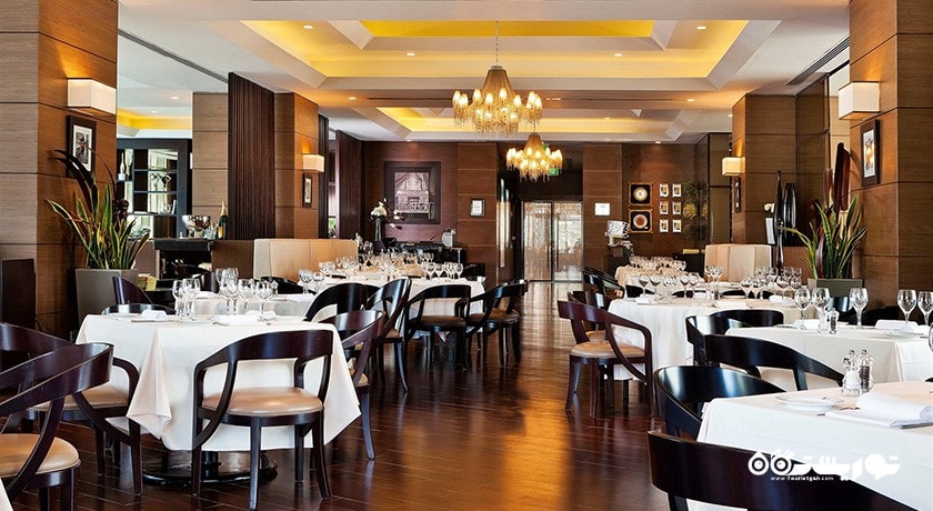 نمای رستوران ایتالیایی بایس