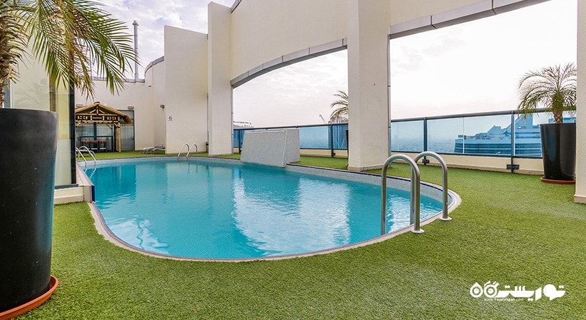 استخر روباز هتل فرست سنترال سوئیتز