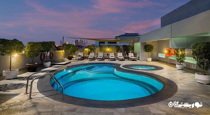 استخر روباز هتل آپارتمان ساوی پارک