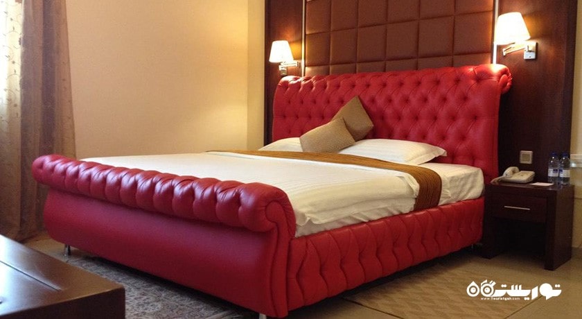نمای تخت بزرگ اتاق دلوکس
