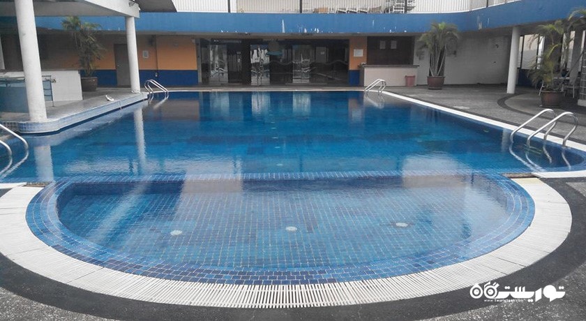 استخر روباز هتل دینستی