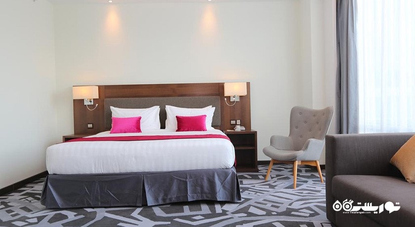نمای تخت بزرگ اتاق پرمیر