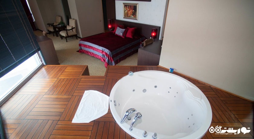 وان جکوزی سوئیت جونیور