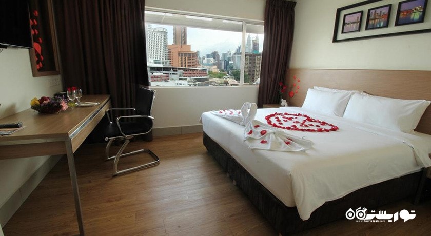 نمای تخت بزرگ اتاق هانی مون