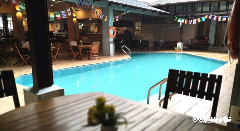 استخر روباز هتل مالوری