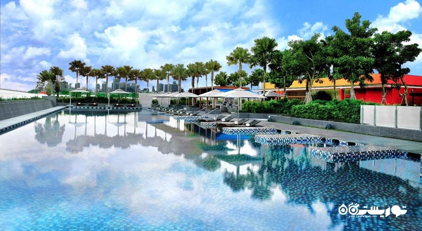 استخر روباز هتل وان فارر