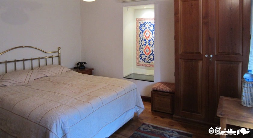 تخت بزرگ اتاق دلوکس