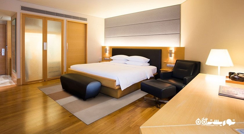 نمای تخت بزرگ اتاق کلاب