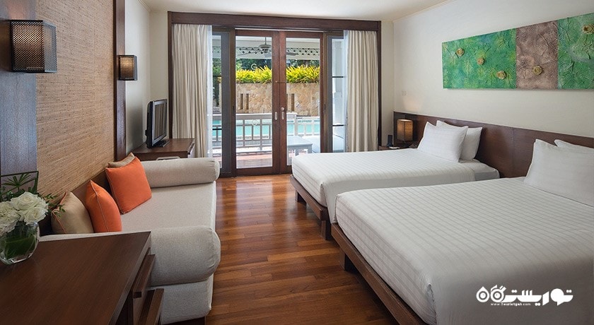 تخت های توئین اتاق با دسترسی به استخر