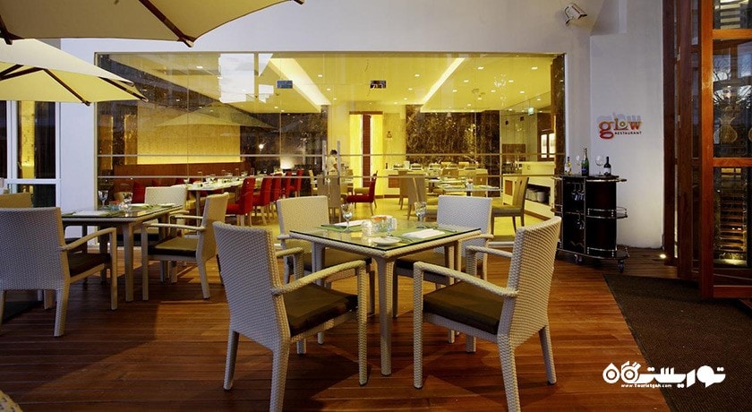 محوطه فضای باز رستوران گلو