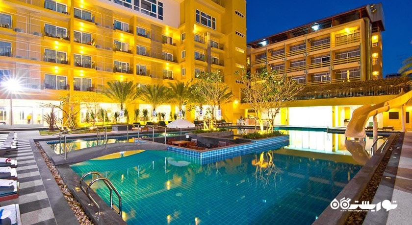 استخر روباز هتل گرند بلا