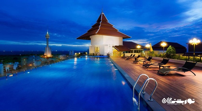استخر روباز هتل آیارا گرند