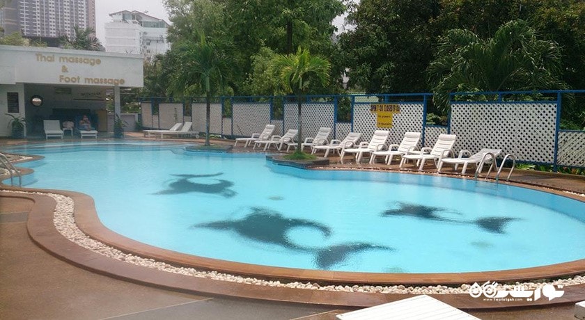 استخر روباز هتل کاملوت پاتایا