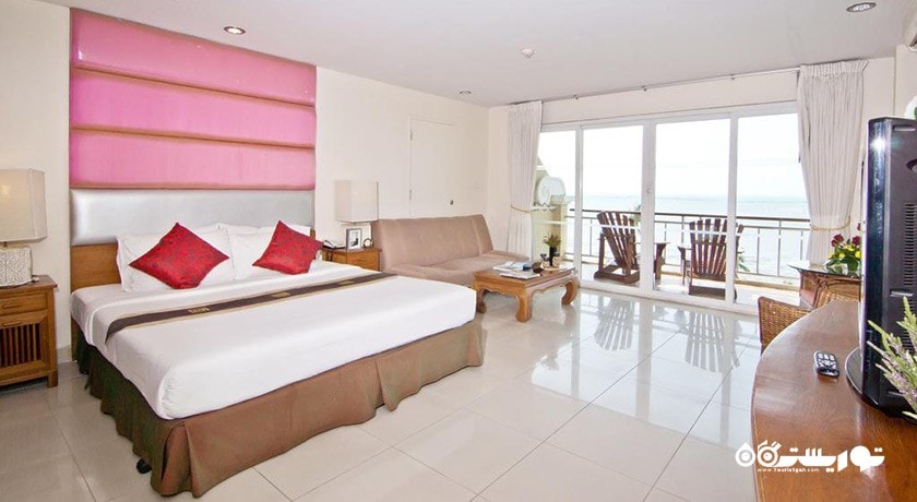 نمای تخت بزرگ اتاق دلوکس