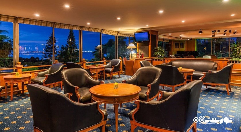 نمایی از رستوران و  بار راندووز