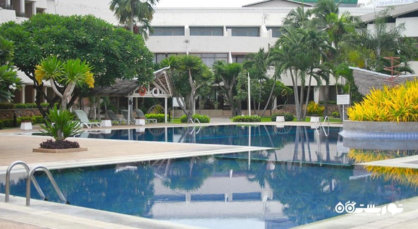 استخر روباز هتل تراپیکانا