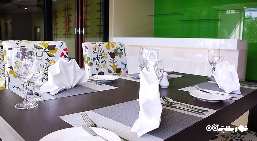 آنکل کافه هتل لاکانا پول ساید ریزورت