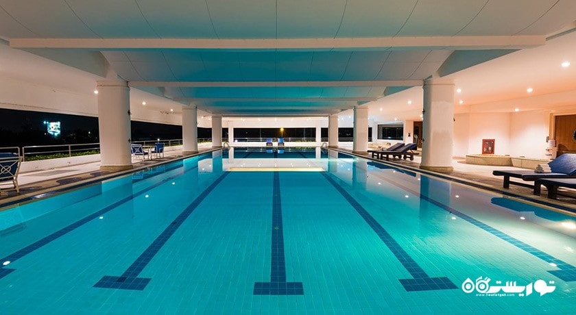 نمای کلی استخر سرپوشیده هتل
