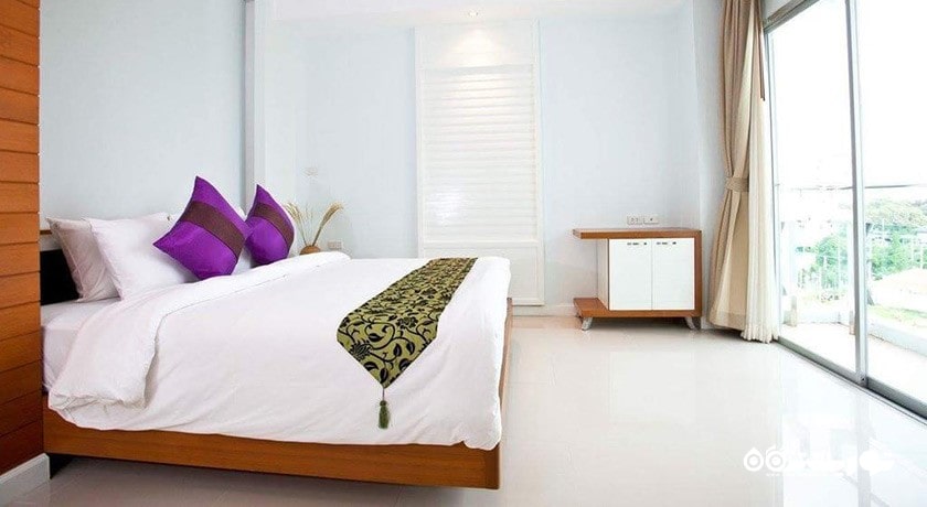 نمای تخت بزرگ سوئیت یک خوابه