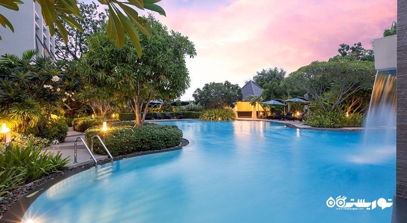 استخر روباز هتل ردیینس